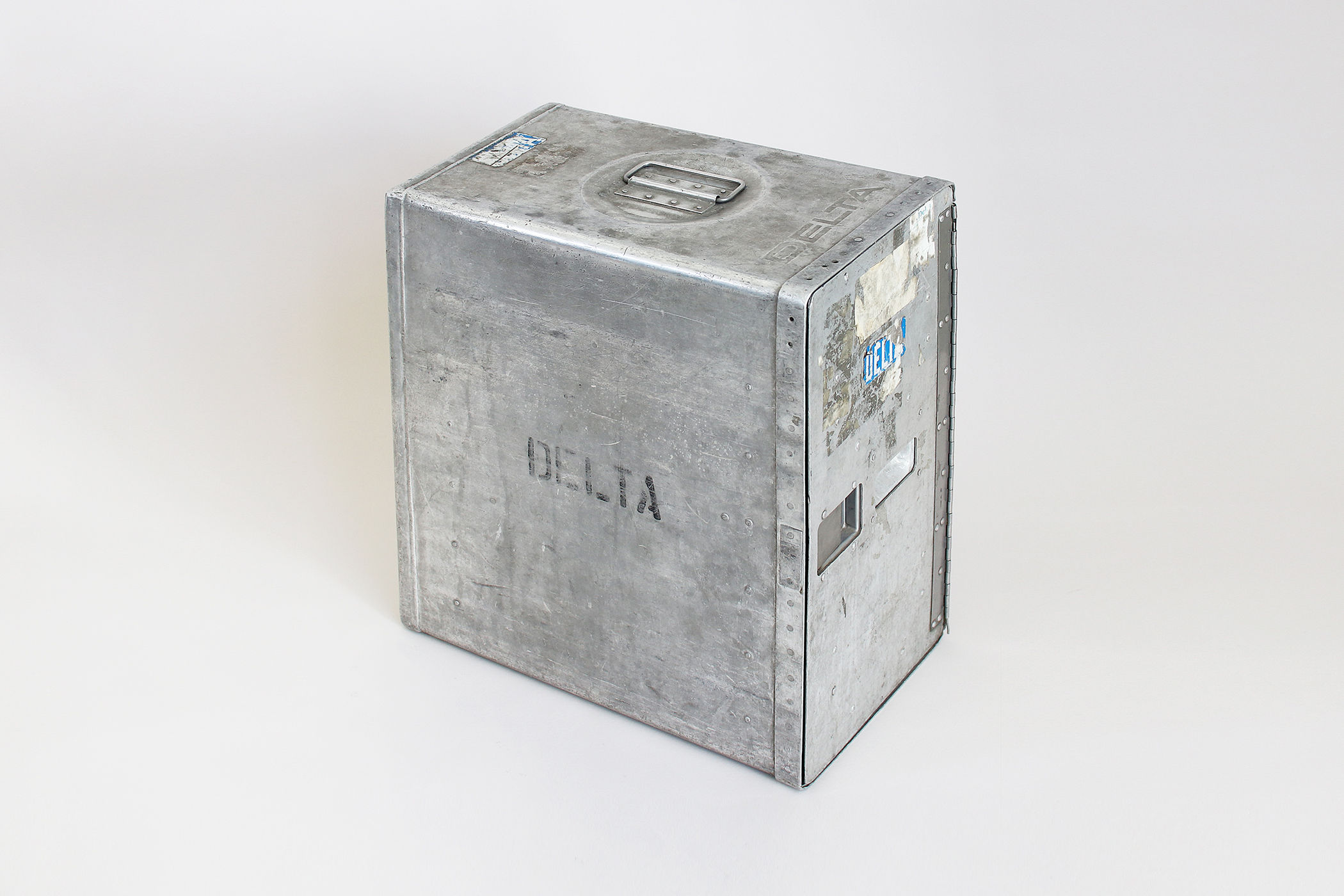 DELTA AIRLINE GALLEY  ALUMINUMCONTAINER