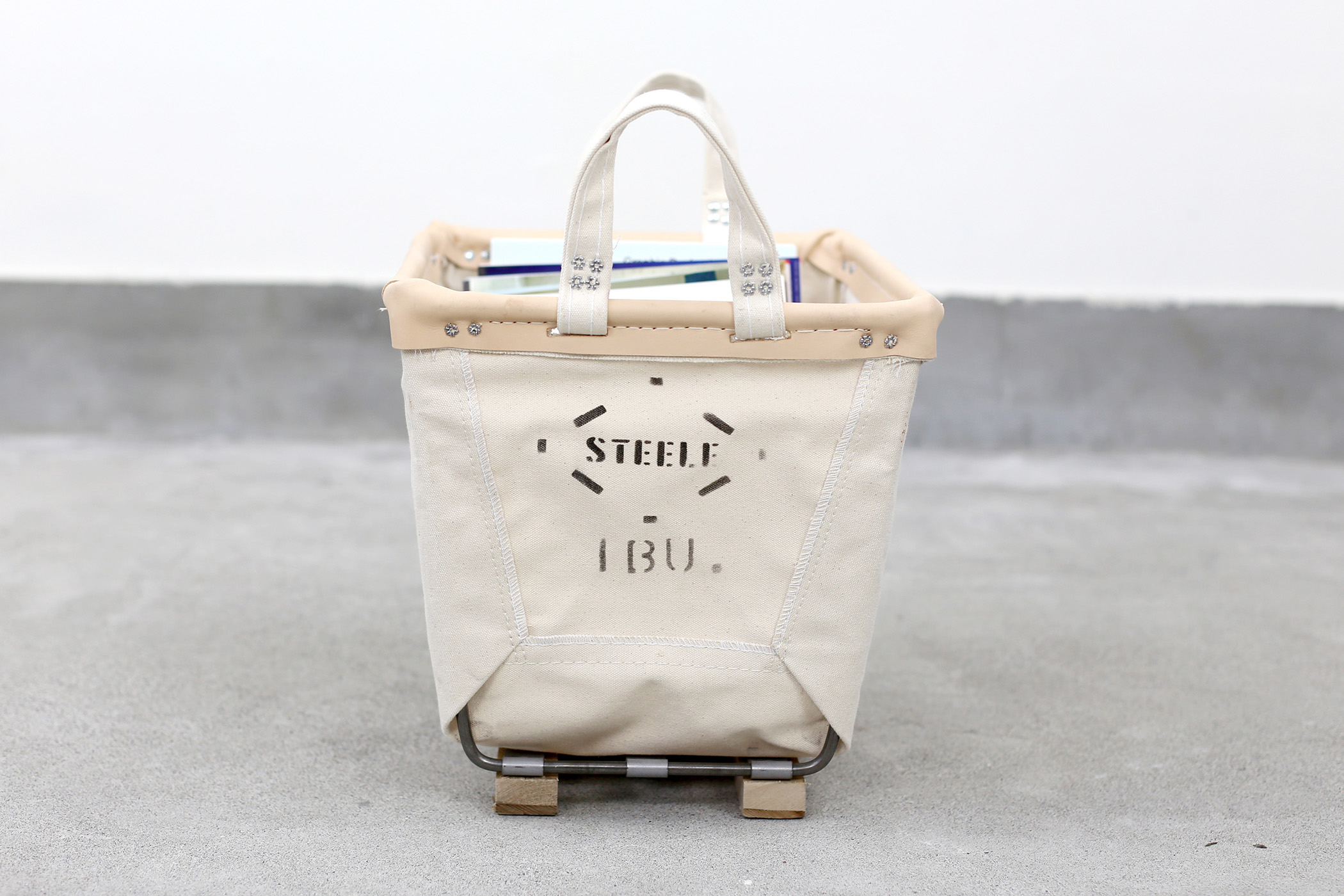 アメリカ工業用メーカー　steel canvas 　スチールワゴン　キャスター付きワゴン