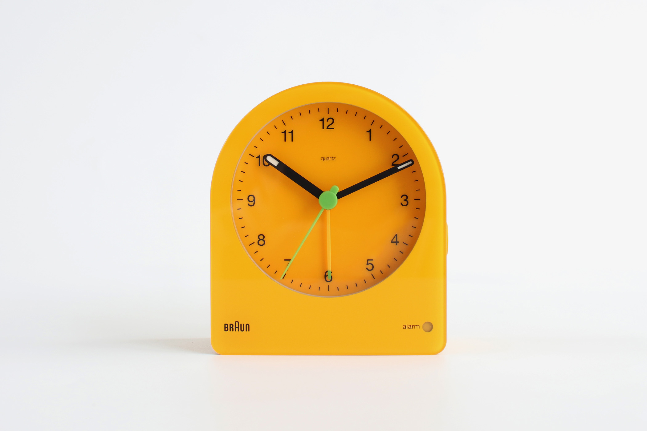 毎朝の目覚めがちょっと変わる。手のひらサイズの名作時計 | dupon35