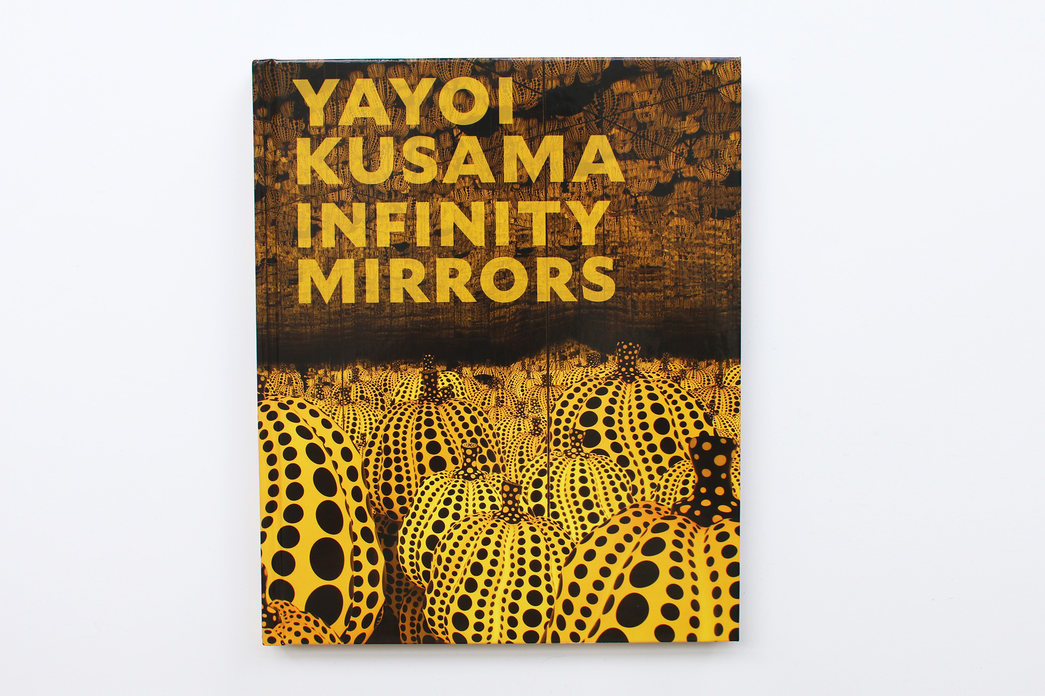草間彌生の強さを、手元で確かめる一冊。INFINITY MIRRORS | dupon35