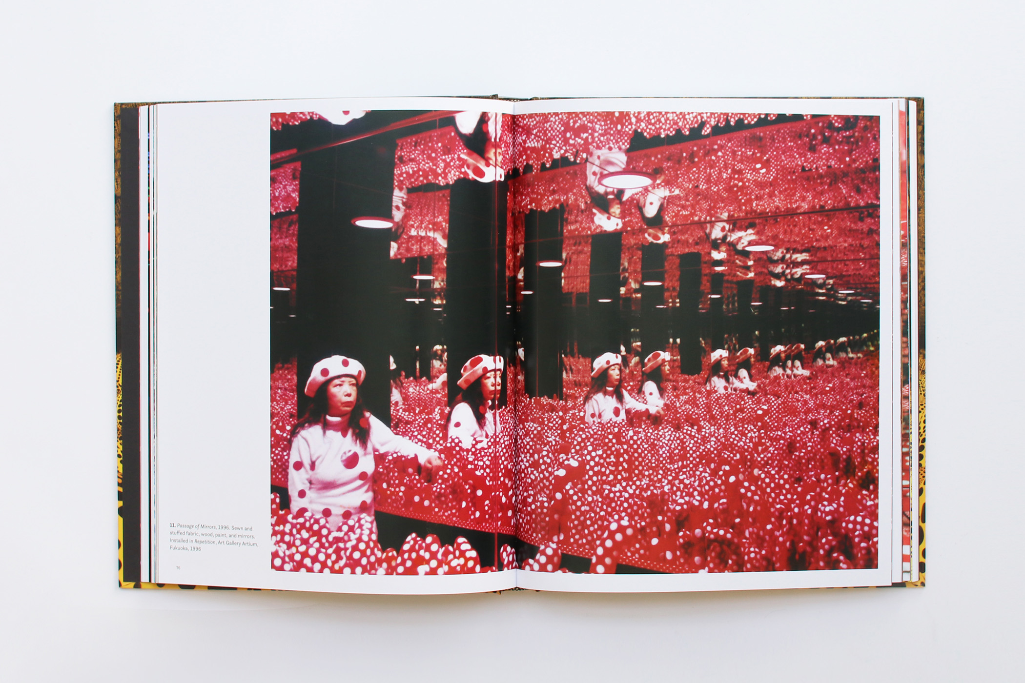 草間彌生の強さを、手元で確かめる一冊。INFINITY MIRRORS | dupon35